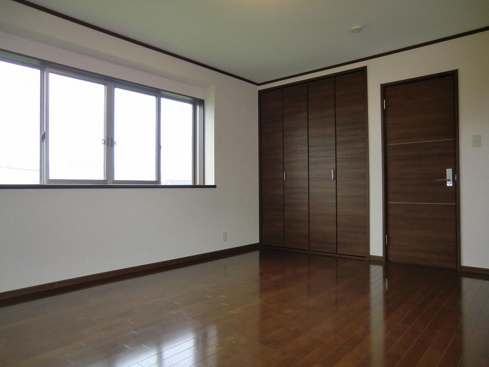 Same specifications photos (Other introspection). Same specifications photo (Western-style introspection)