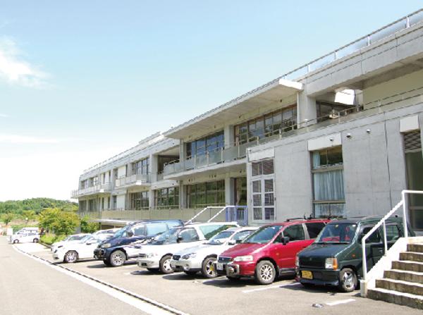 Primary school. Municipal Minosan until elementary school 936m