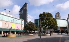Shopping centre. In the place adjacent to the Keihan "litter" station "KUZUHA MOLL" is. Keihan Department, Izumiya, Specialty store of Daiei and 170 Contains.
