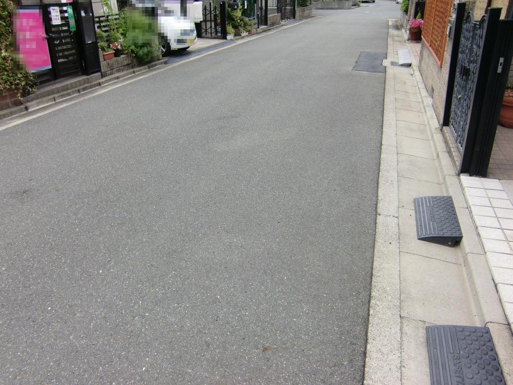 Other local. Frontal road