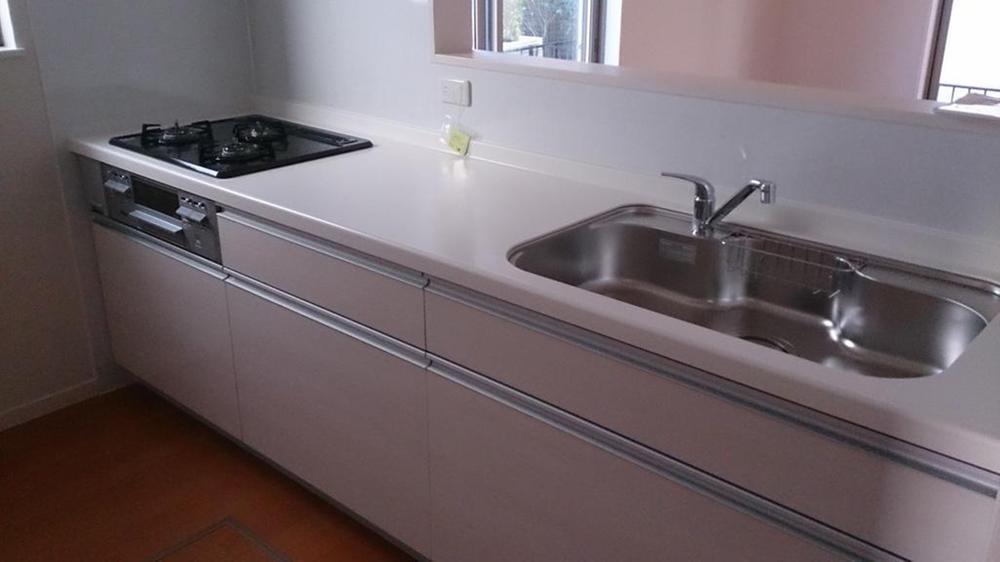 Kitchen. Indoor (11 May 2013) shooting close to the same building reference photograph.