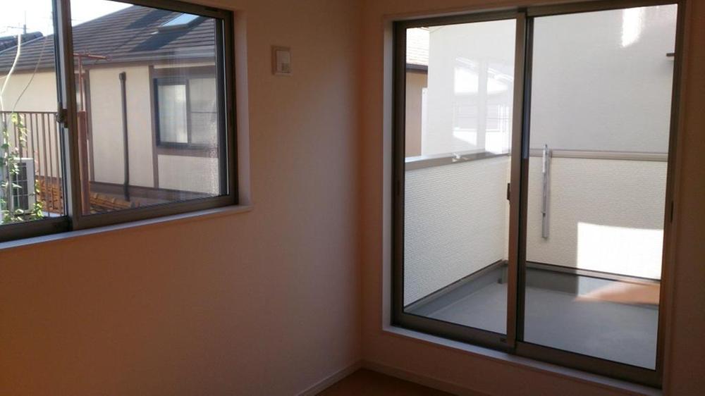 Non-living room. Indoor (11 May 2013) shooting close to building a reference photograph