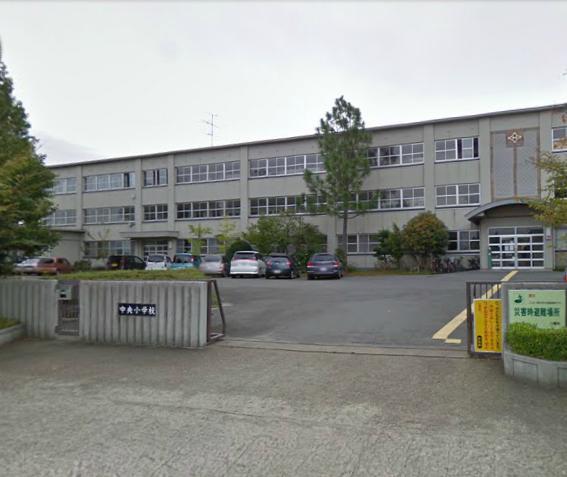 Primary school. 1022m to Yawata Municipal Central Elementary School