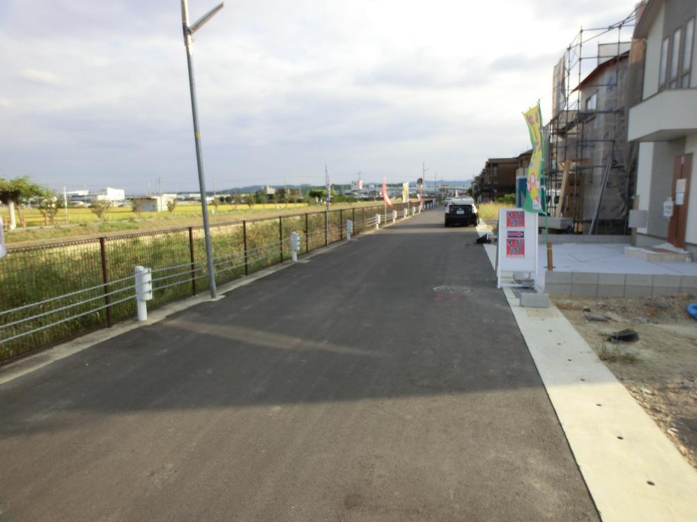 Local photos, including front road. Local (10 May 2013) Shooting