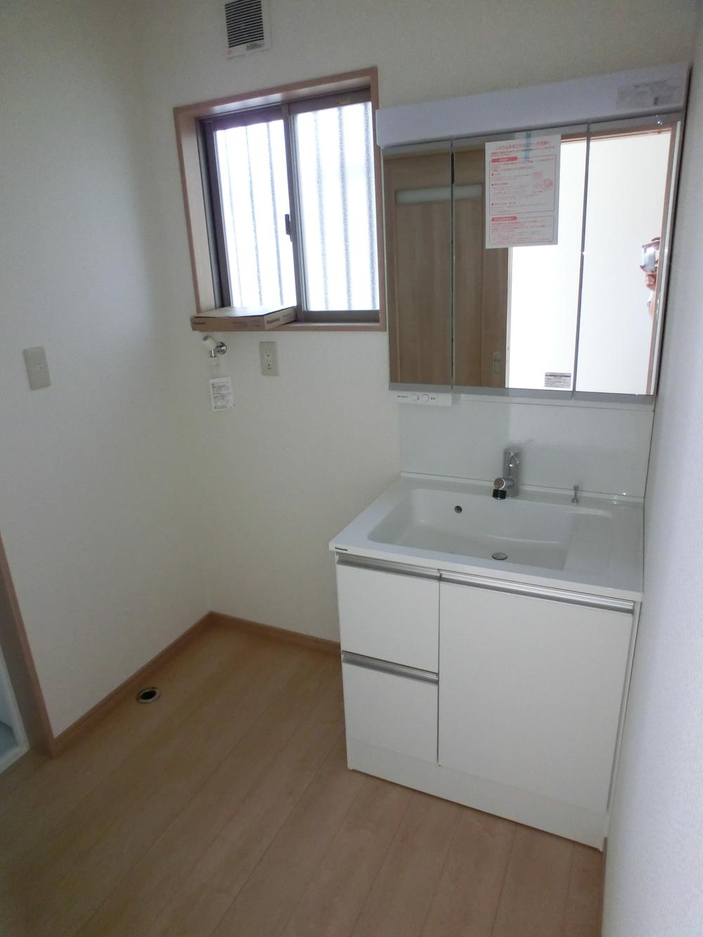 Wash basin, toilet. Local (10 May 2013) Shooting