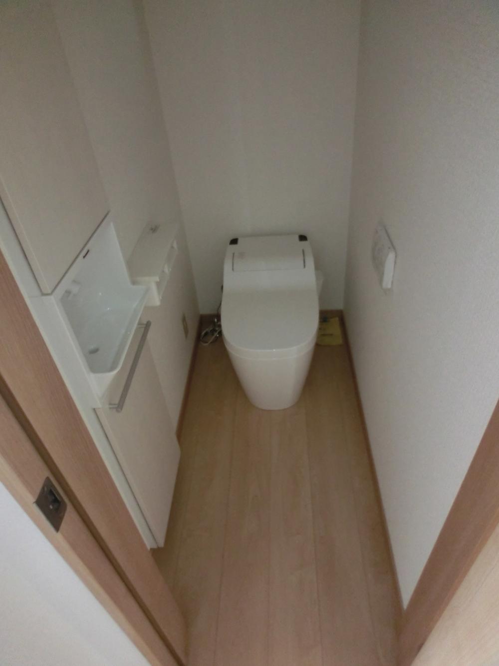 Toilet. Local (10 May 2013) Shooting