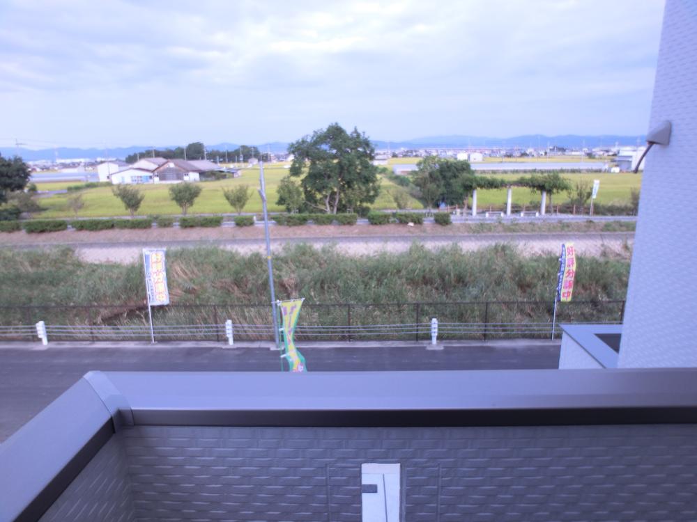 View photos from the dwelling unit. View from the site (October 2013) Shooting