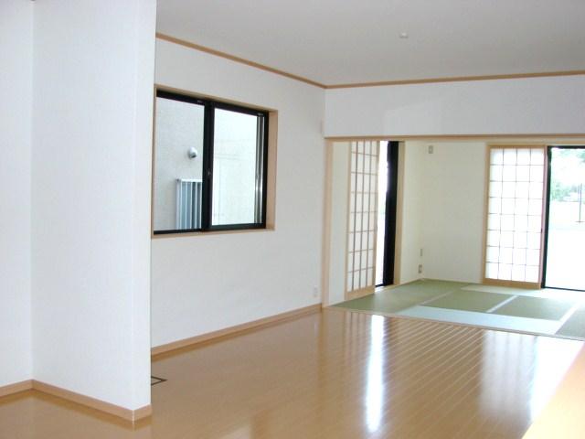 Same specifications photos (living). The company example of construction (living) Thermal barrier, Pair glass specification with excellent thermal insulation properties!