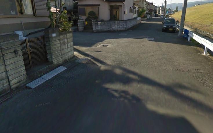 Local photos, including front road. Spacious front road!