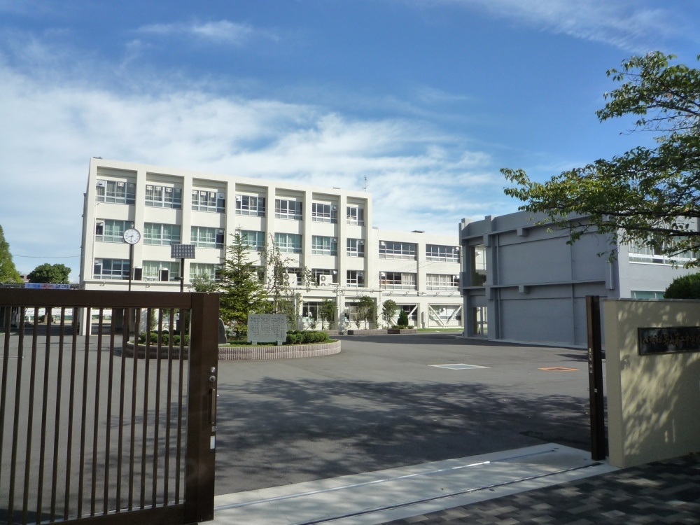 Junior high school. 682m to Yawata Municipal Otokoyama second junior high school (junior high school)