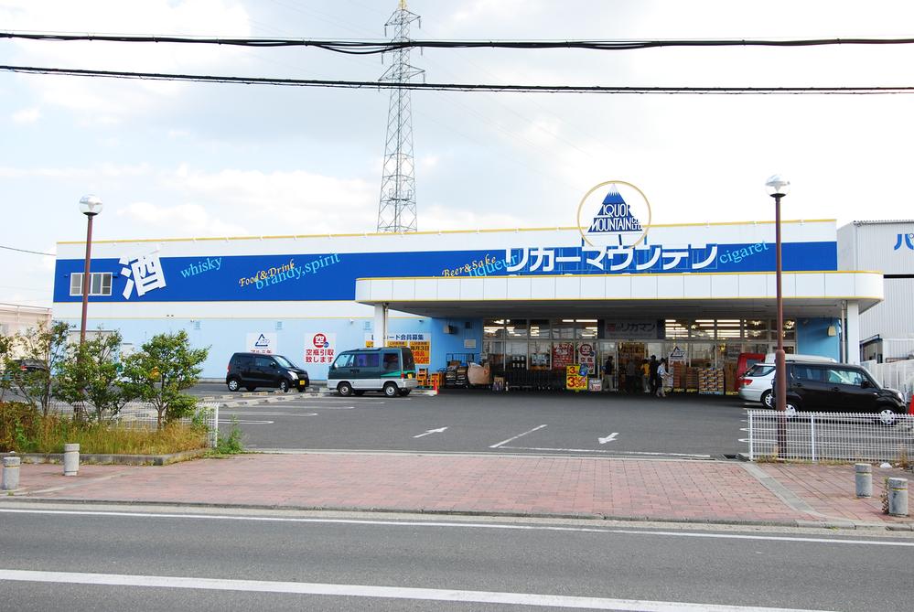 Supermarket. Until the liquor Mountain 170m