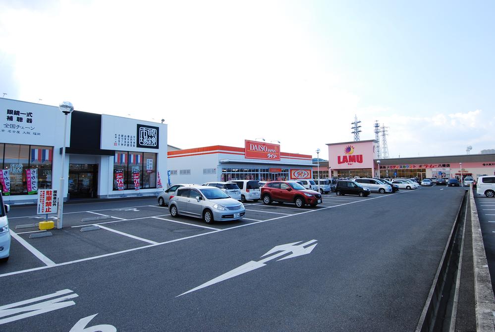 Shopping centre. Lamb - up to 270m