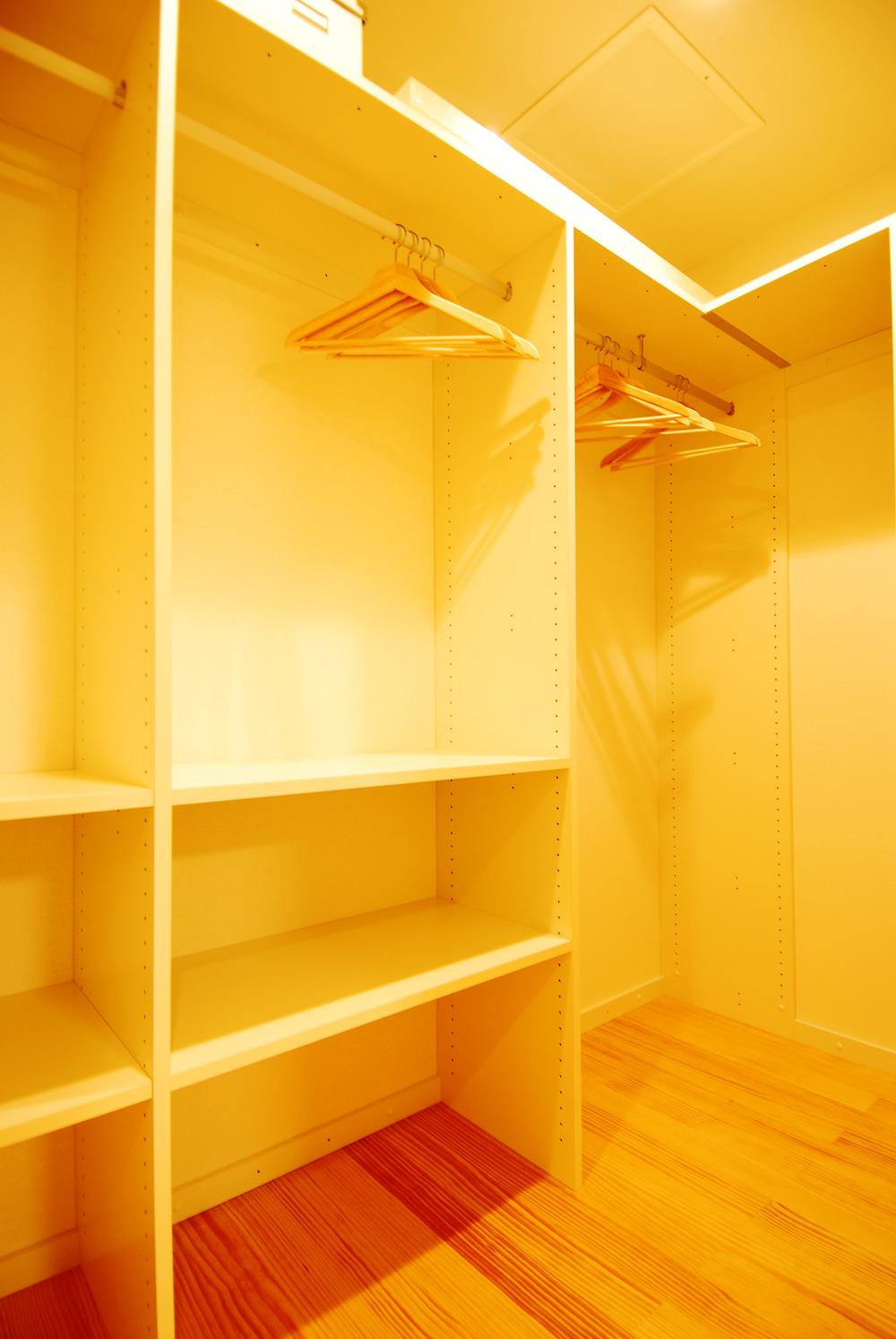 Receipt. e of the storage items that can in the walk-in closet to choose from among a large number of partition pattern ・ ra ・ bo (elaboration) adopted