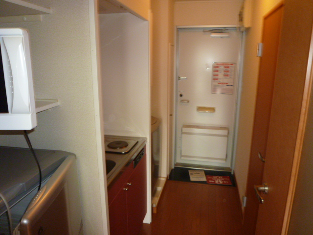 Entrance. refrigerator microwave Washing machine tv set Air-conditioned