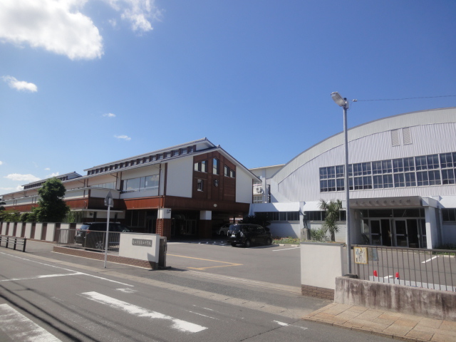 Junior high school. 2690m to Kameyama City Kameyama junior high school (junior high school)