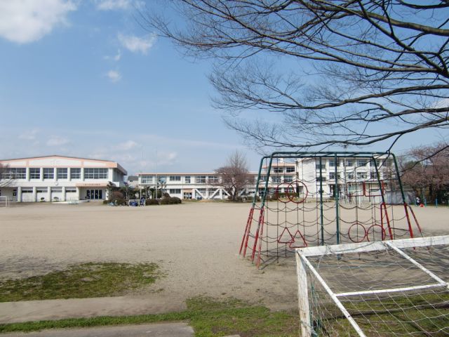 Primary school. 830m up to municipal Kawasaki elementary school (elementary school)