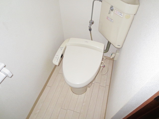 Toilet. Toilet (warm water cleaning toilet seat)