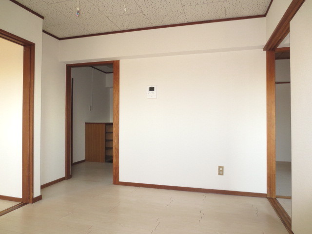 Other room space. dining