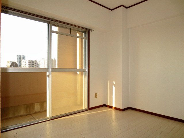 Other room space. Western room