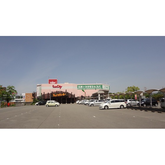 Shopping centre. 1600m to Sun City (shopping center)