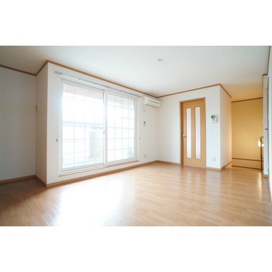 Living and room. It comes with air conditioning