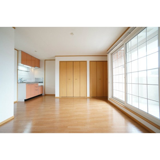 Living and room. It comes with air conditioning