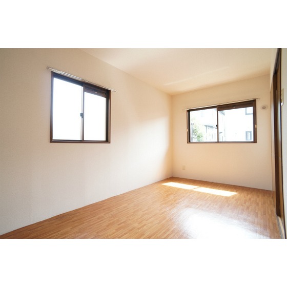 Living and room. Spacious living