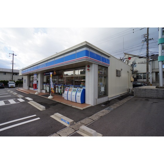 Shopping centre. 850m until ion Kuwana SC (shopping center)