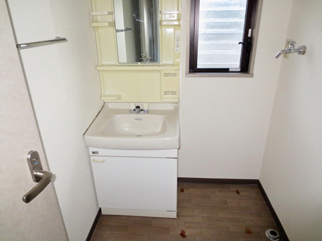 Washroom. Wash basin, Laundry Area