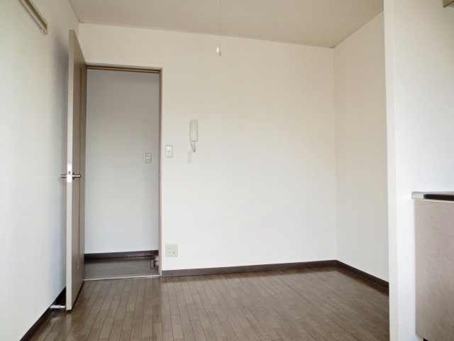 Other room space. Dining (with intercom)