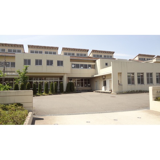 Primary school. Municipal Hoshimi months hill to elementary school (elementary school) 590m