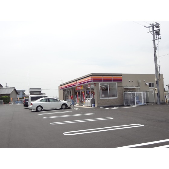 Convenience store. 850m to the Circle K (convenience store)