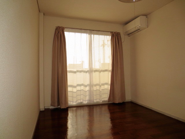Living and room. Western-style (air conditioning, illumination, With curtain)