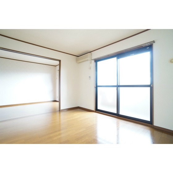 Living and room. It comes with air conditioning