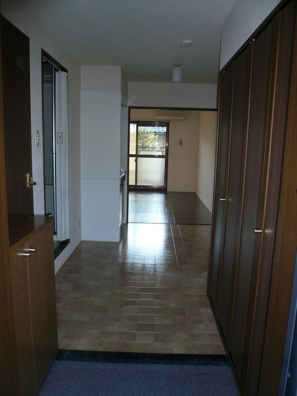 Entrance. Wide entrance storage pat! Reference photograph