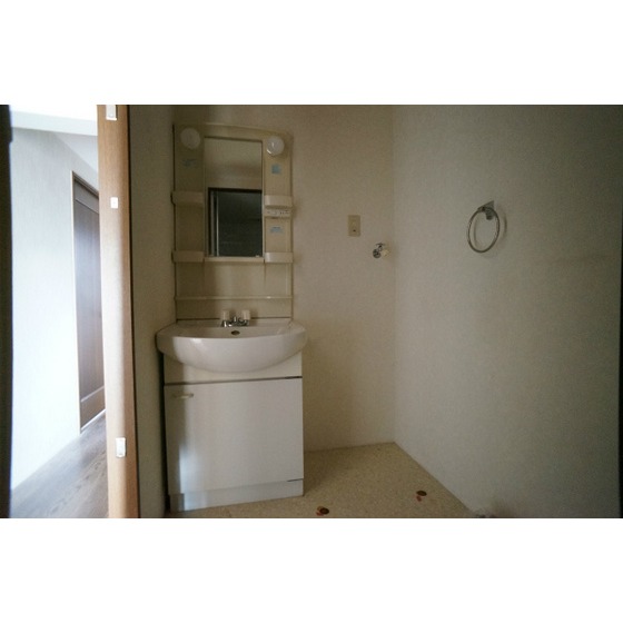 Washroom. Same property separate room photo
