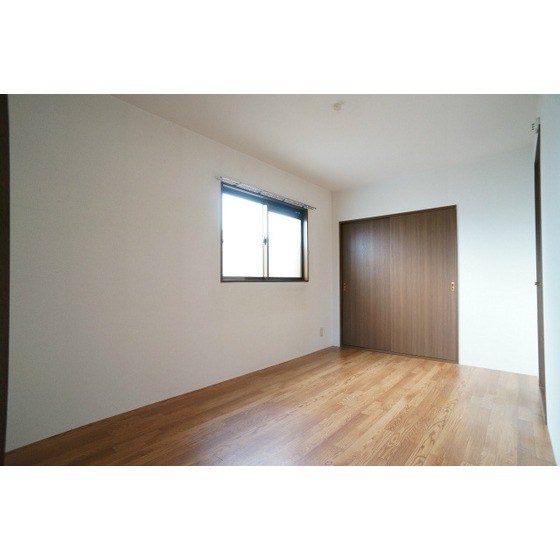 Other room space. Same property separate room photo