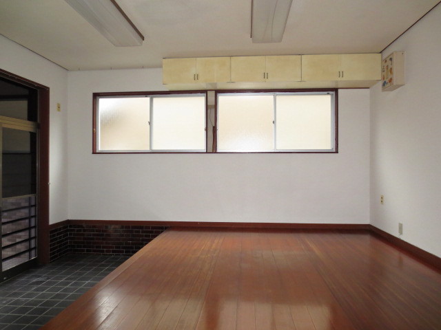 Entrance. East entrance