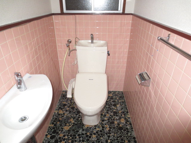 Toilet. Toilet (warm water cleaning toilet seat)