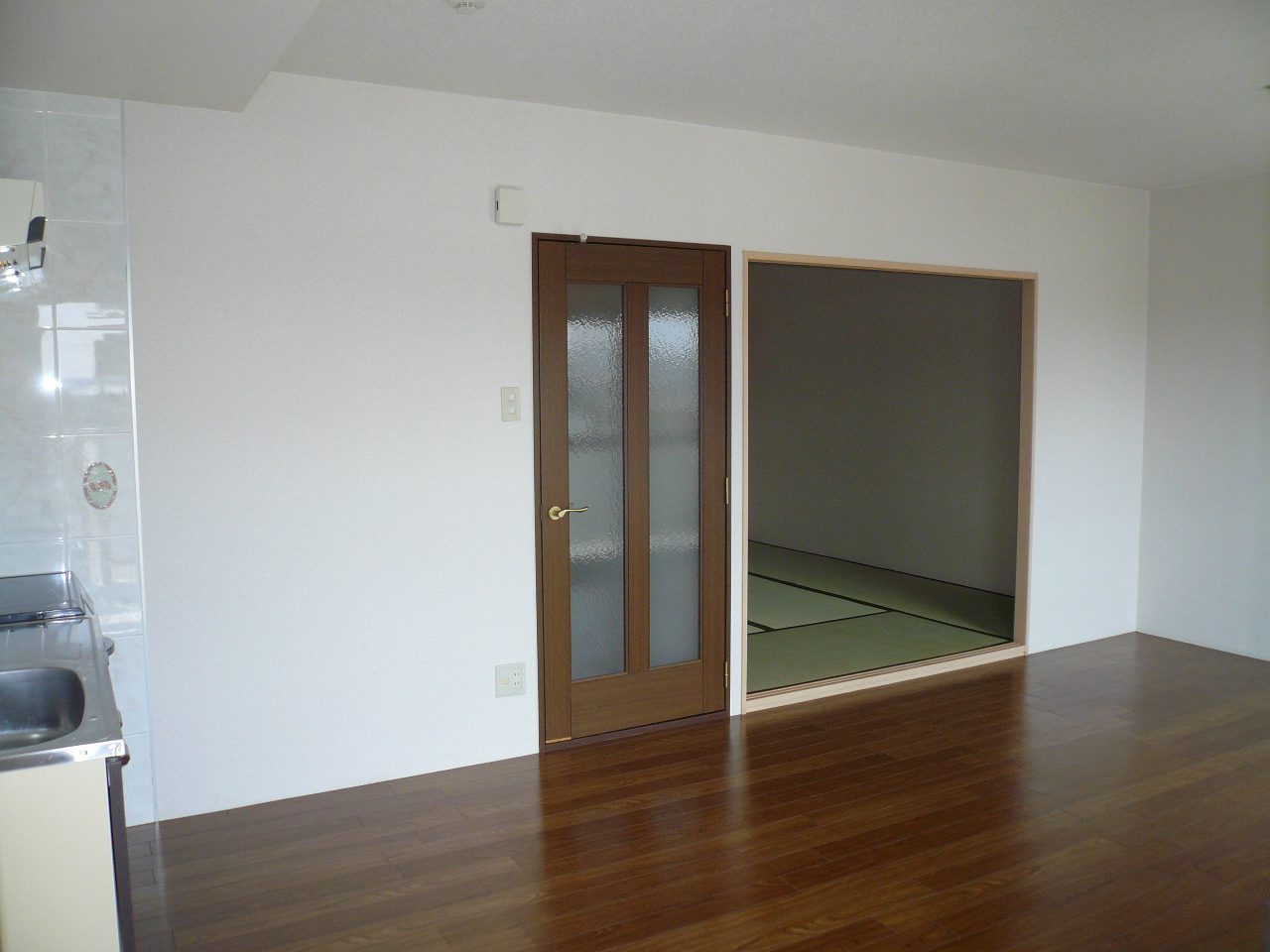 Living and room. Reference photograph, Same building another room