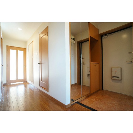 Entrance. Same property separate room photo