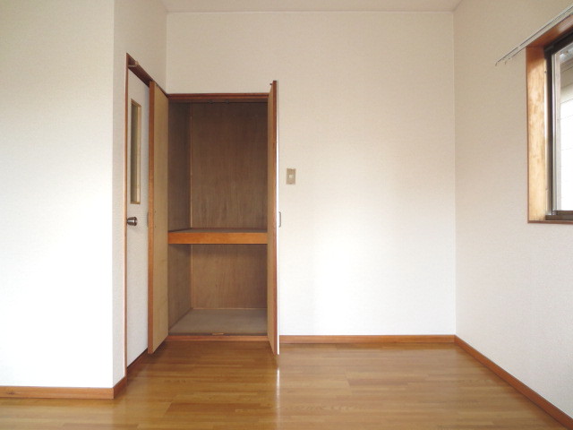 Receipt. Second floor Western-style material input
