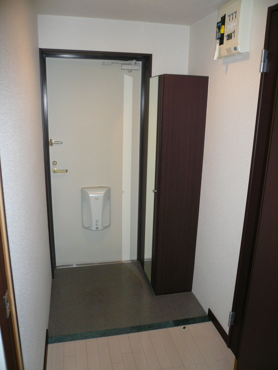 Entrance. Reference photograph, Same building another room