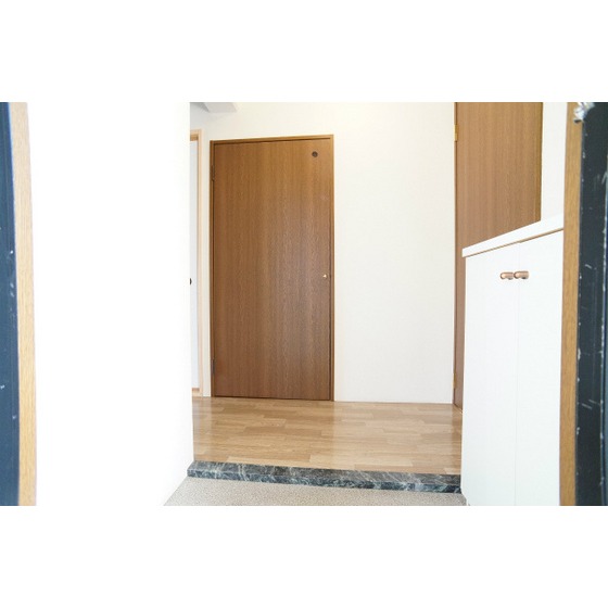 Entrance. Same property separate room photo