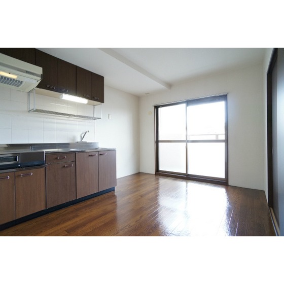 Living and room. Same property separate room photo