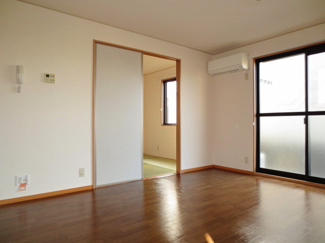 Living and room. Living (air conditioning, With intercom)