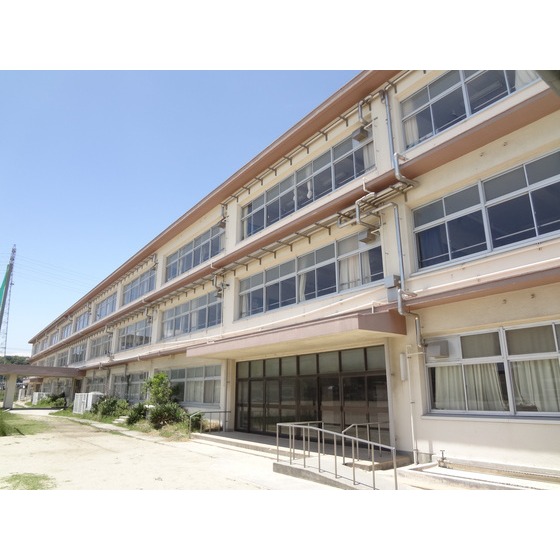 Junior high school. Municipal Shigenori until junior high school (junior high school) 1530m