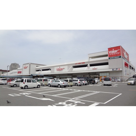 Supermarket. 3900m to Barrow (super)