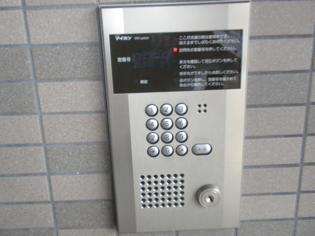Security. Peace of mind with auto-lock ☆