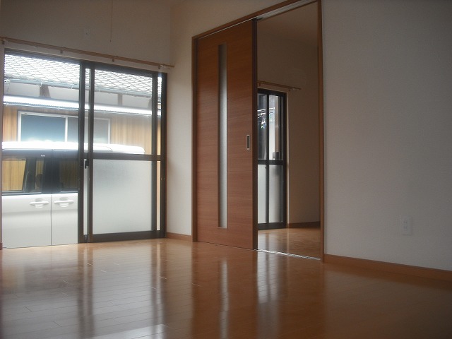 Living and room. Interior to like think the built shallow Property.
